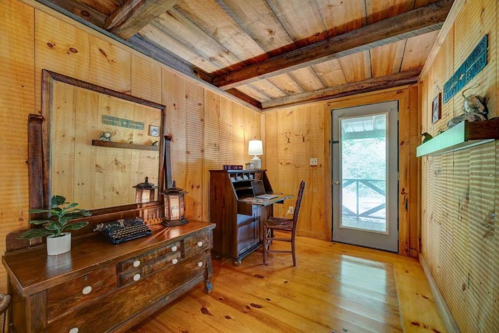 Bear Den Bungalow With Hot Tub Near Blue Ridge And Ellijay Eksteriør bilde